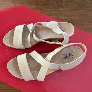 Life Stride Soft System suede like beige open toe sandal size 8